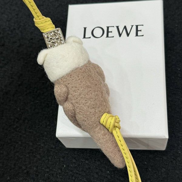 最新でオシャレ ロエベ カーフスキン 偽物 バッグチャーム lod88502